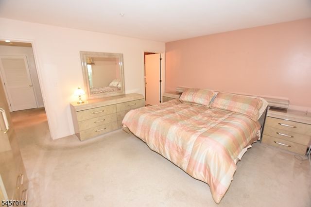 24 Spruce Ter, Mount Arlington Boro, NJ 07856