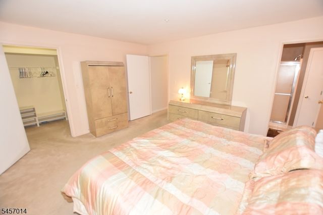 24 Spruce Ter, Mount Arlington Boro, NJ 07856