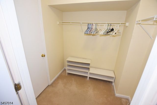 24 Spruce Ter, Mount Arlington Boro, NJ 07856