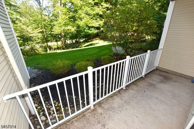 24 Spruce Ter, Mount Arlington Boro, NJ 07856