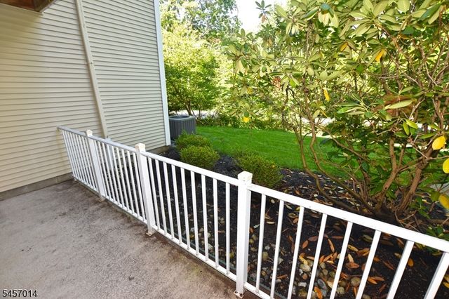 24 Spruce Ter, Mount Arlington Boro, NJ 07856