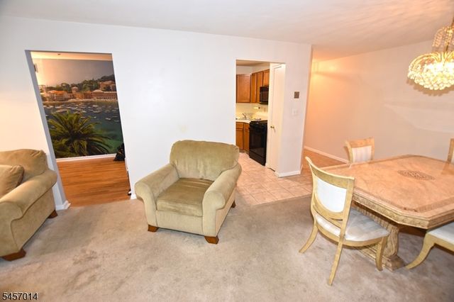 24 Spruce Ter, Mount Arlington Boro, NJ 07856