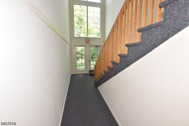 24 Spruce Ter, Mount Arlington Boro, NJ 07856