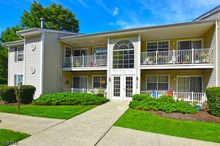 24 Spruce Ter, Mount Arlington Boro, NJ 07856