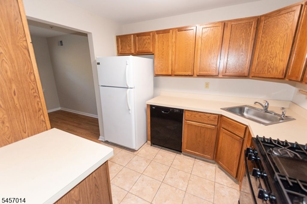 24 Spruce Ter, Mount Arlington Boro, NJ 07856 — photo 4
