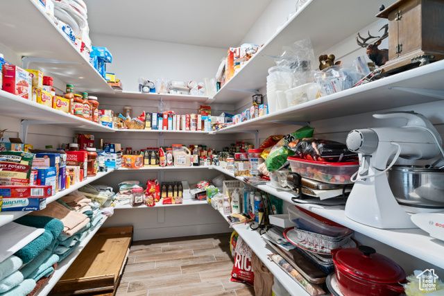 1124 S NEVILLE ST, Layton, UT 84041