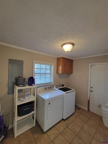 6 Easy Street, Hawkinsville, GA 31036