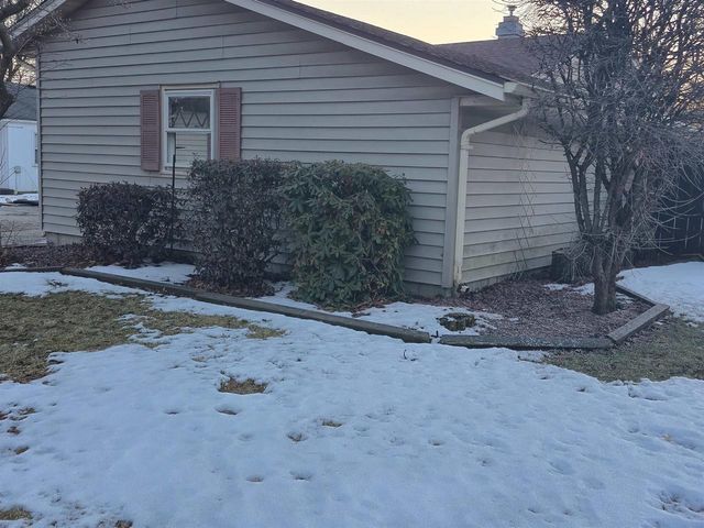 2011 N Sumac Drive, Janesville, WI 53545