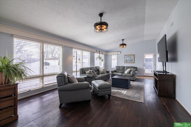 9711 Corby Street, Omaha, NE 68134