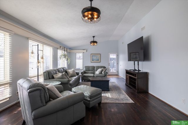 9711 Corby Street, Omaha, NE 68134