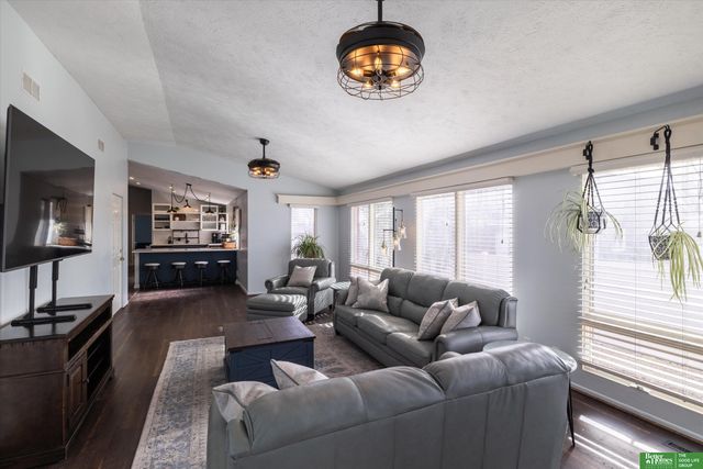 9711 Corby Street, Omaha, NE 68134