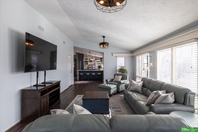 9711 Corby Street, Omaha, NE 68134