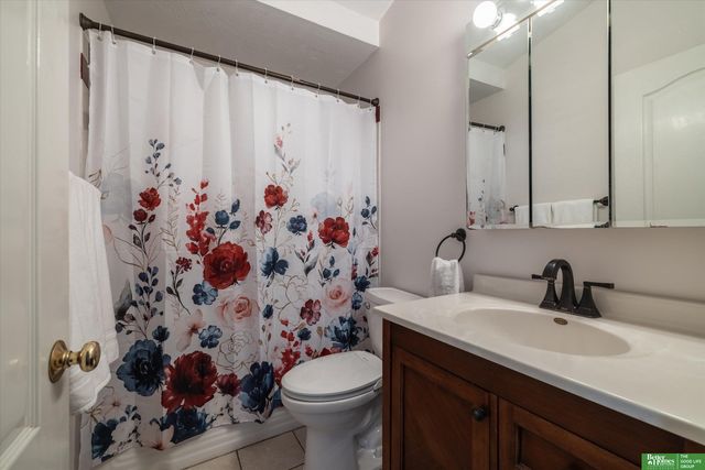 9711 Corby Street, Omaha, NE 68134