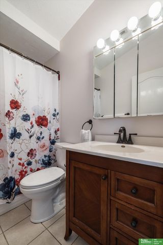 9711 Corby Street, Omaha, NE 68134