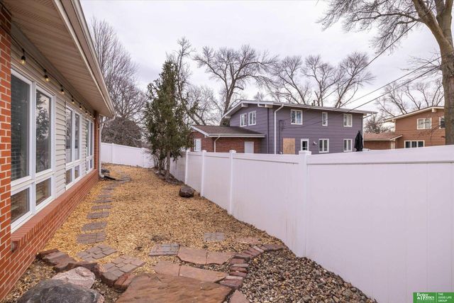 9711 Corby Street, Omaha, NE 68134