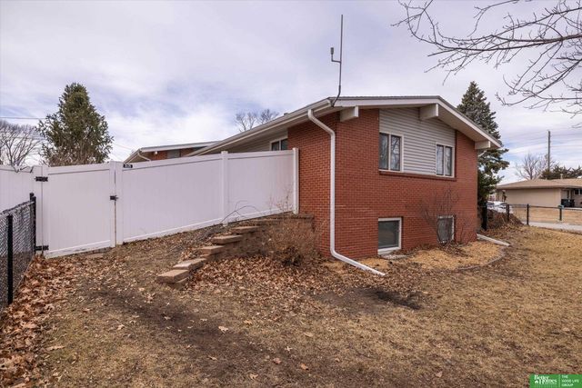 9711 Corby Street, Omaha, NE 68134