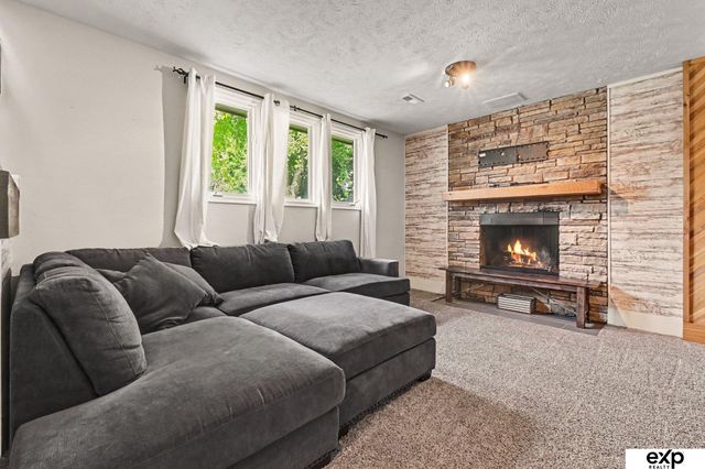 1616 S 162 Circle, Omaha, NE 68138
