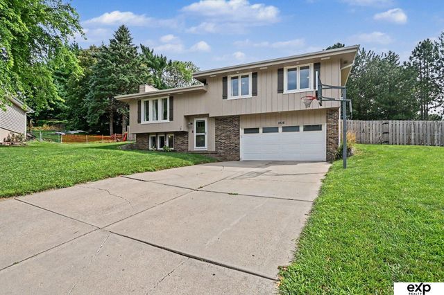 1616 S 162 Circle, Omaha, NE 68138