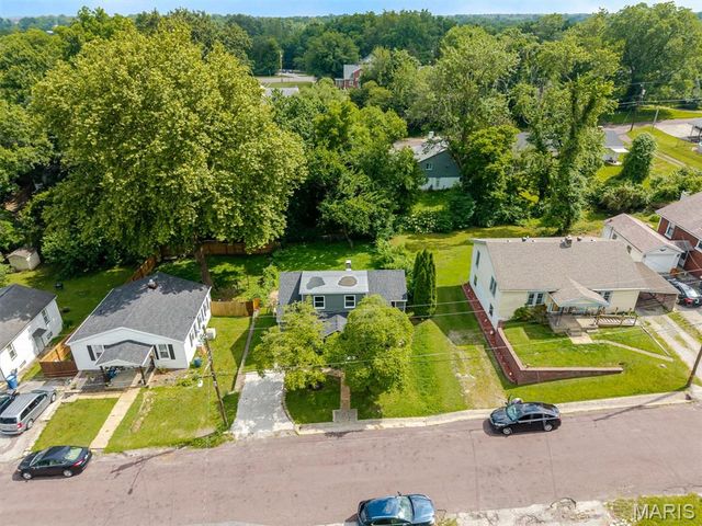 330 Polk Street, Belleville, IL 62220