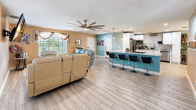 303 29TH STREET E, Palmetto, FL 34221