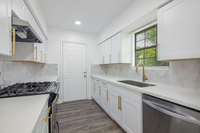 2922 Knotty Oaks Trail, Houston, TX 77045