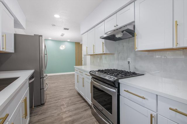 2922 Knotty Oaks Trail, Houston, TX 77045