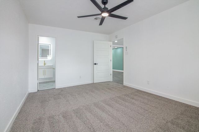 2922 Knotty Oaks Trail, Houston, TX 77045