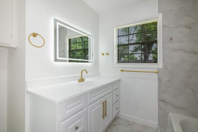 2922 Knotty Oaks Trail, Houston, TX 77045