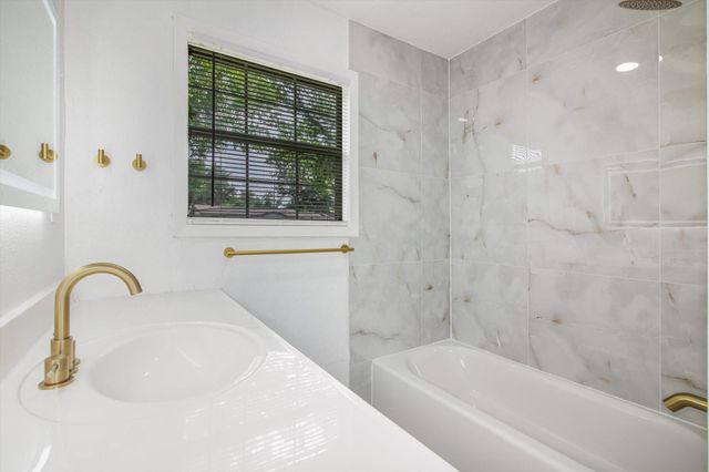 2922 Knotty Oaks Trail, Houston, TX 77045