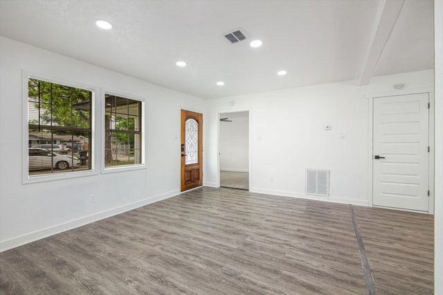 2922 Knotty Oaks Trail, Houston, TX 77045