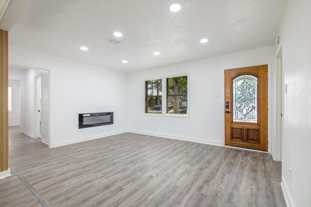 2922 Knotty Oaks Trail, Houston, TX 77045