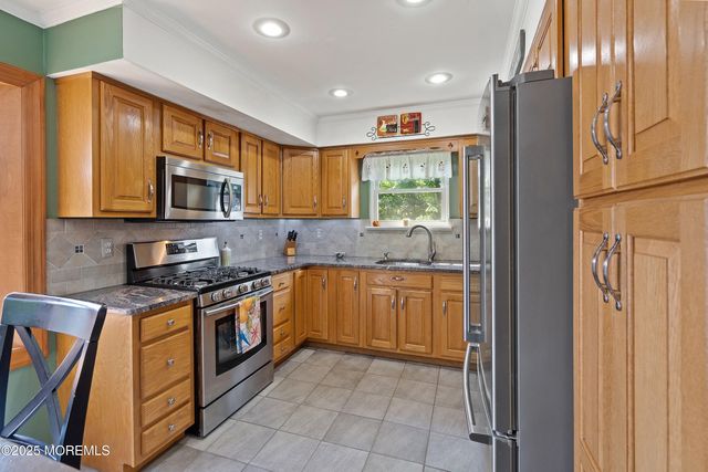 10 Cove Court, Howell, NJ 07731