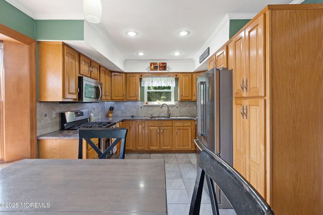 10 Cove Court, Howell, NJ 07731