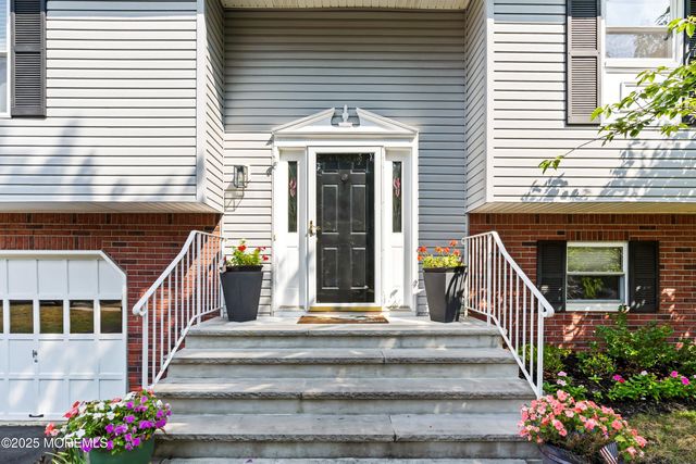 10 Cove Court, Howell, NJ 07731