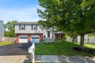 10 Cove Court, Howell, NJ 07731