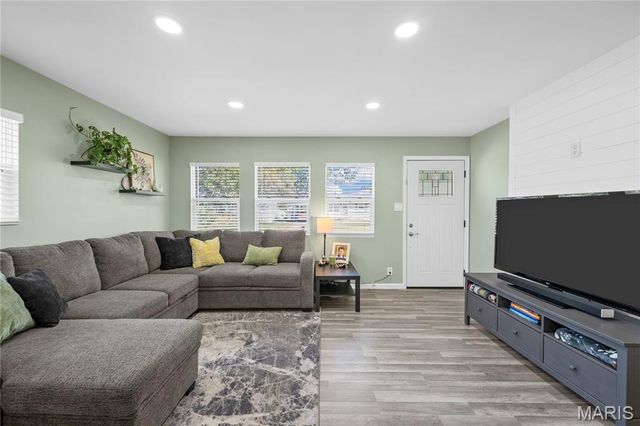 11345 Revere Lane, St Louis, MO 63128