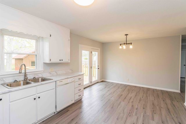 536 RIDGEWAY DR, Bolivar, TN 38008