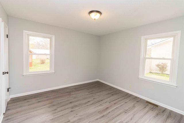 536 RIDGEWAY DR, Bolivar, TN 38008