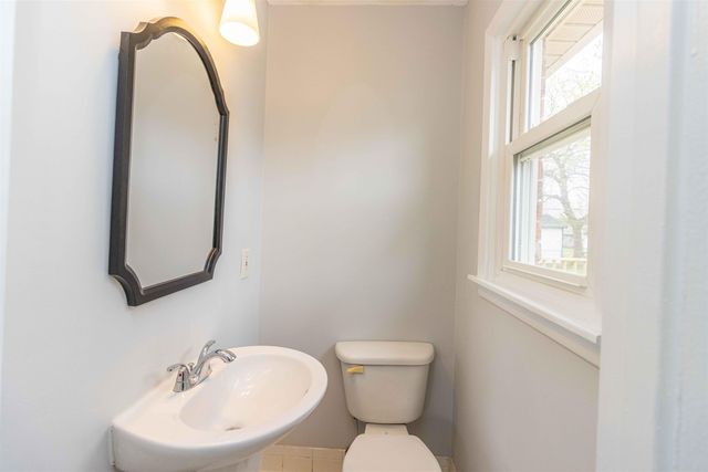 536 RIDGEWAY DR, Bolivar, TN 38008