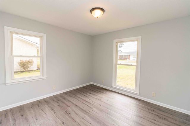 536 RIDGEWAY DR, Bolivar, TN 38008