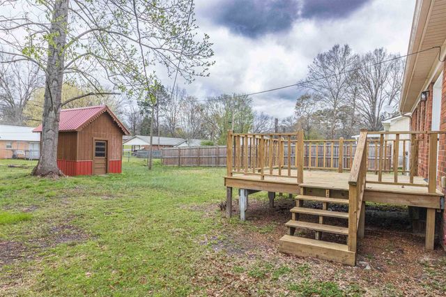 536 RIDGEWAY DR, Bolivar, TN 38008