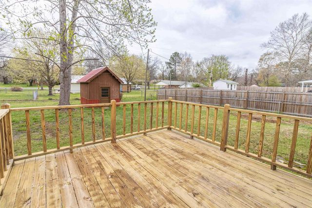 536 RIDGEWAY DR, Bolivar, TN 38008