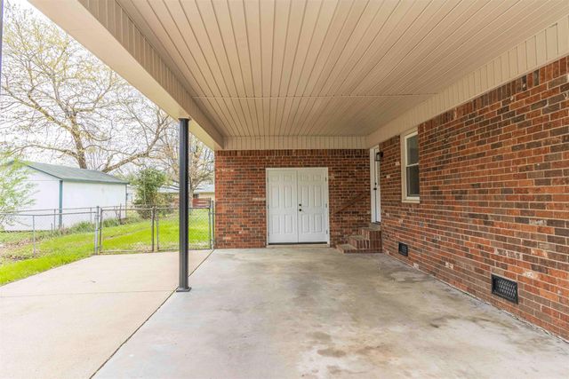 536 RIDGEWAY DR, Bolivar, TN 38008