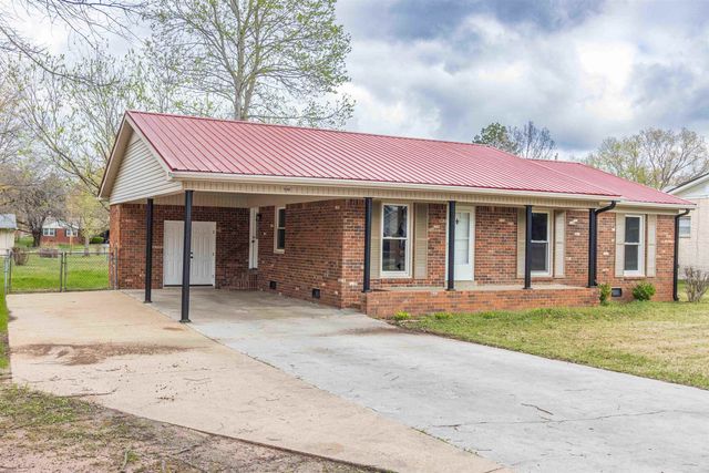536 RIDGEWAY DR, Bolivar, TN 38008