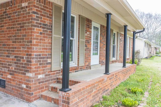 536 RIDGEWAY DR, Bolivar, TN 38008