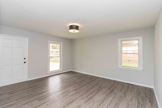 536 RIDGEWAY DR, Bolivar, TN 38008