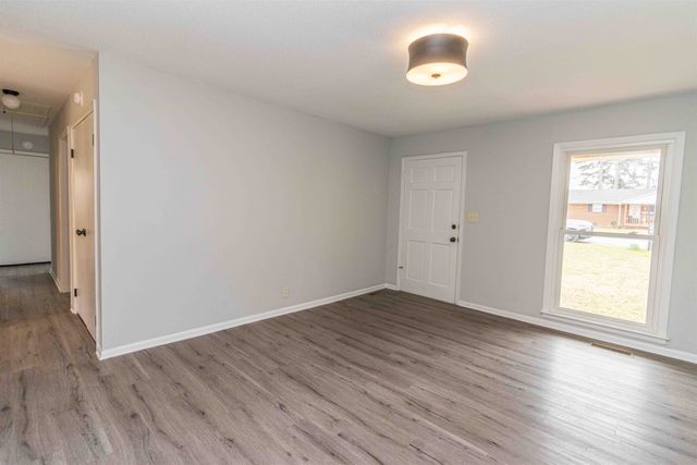 536 RIDGEWAY DR, Bolivar, TN 38008