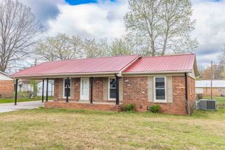 536 RIDGEWAY DR, Bolivar, TN 38008