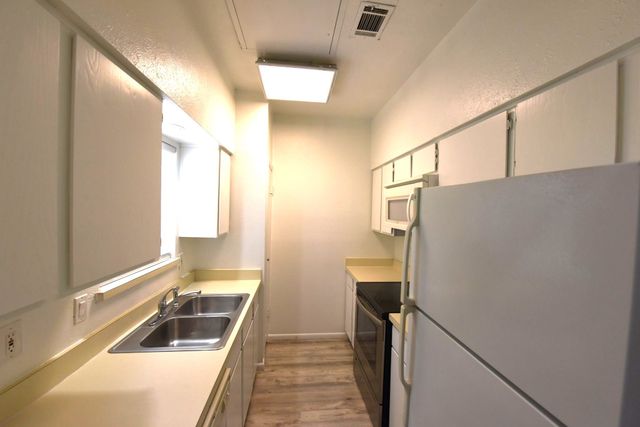 2727 Shelby Avenue M, Dallas, TX 75219