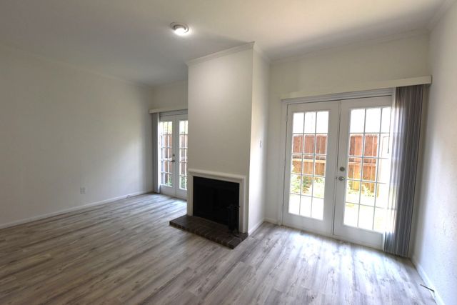 2727 Shelby Avenue M, Dallas, TX 75219